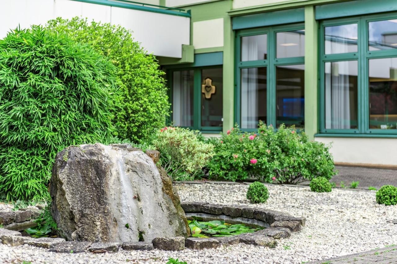 Kloster Neustadt Neustadt an der Weinstraße Buitenkant foto